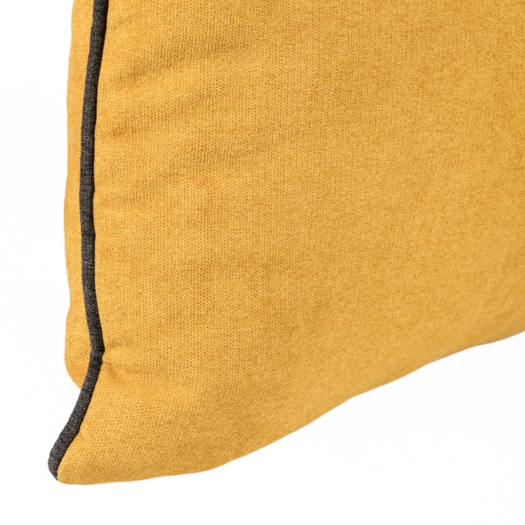 Almofada BELLUS 45x45 Veludo Amarelo Mostarda com Vivo Preto