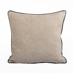 Almofada BELLUS 45x45 Veludo Bege Toupeira com Vivo Preto