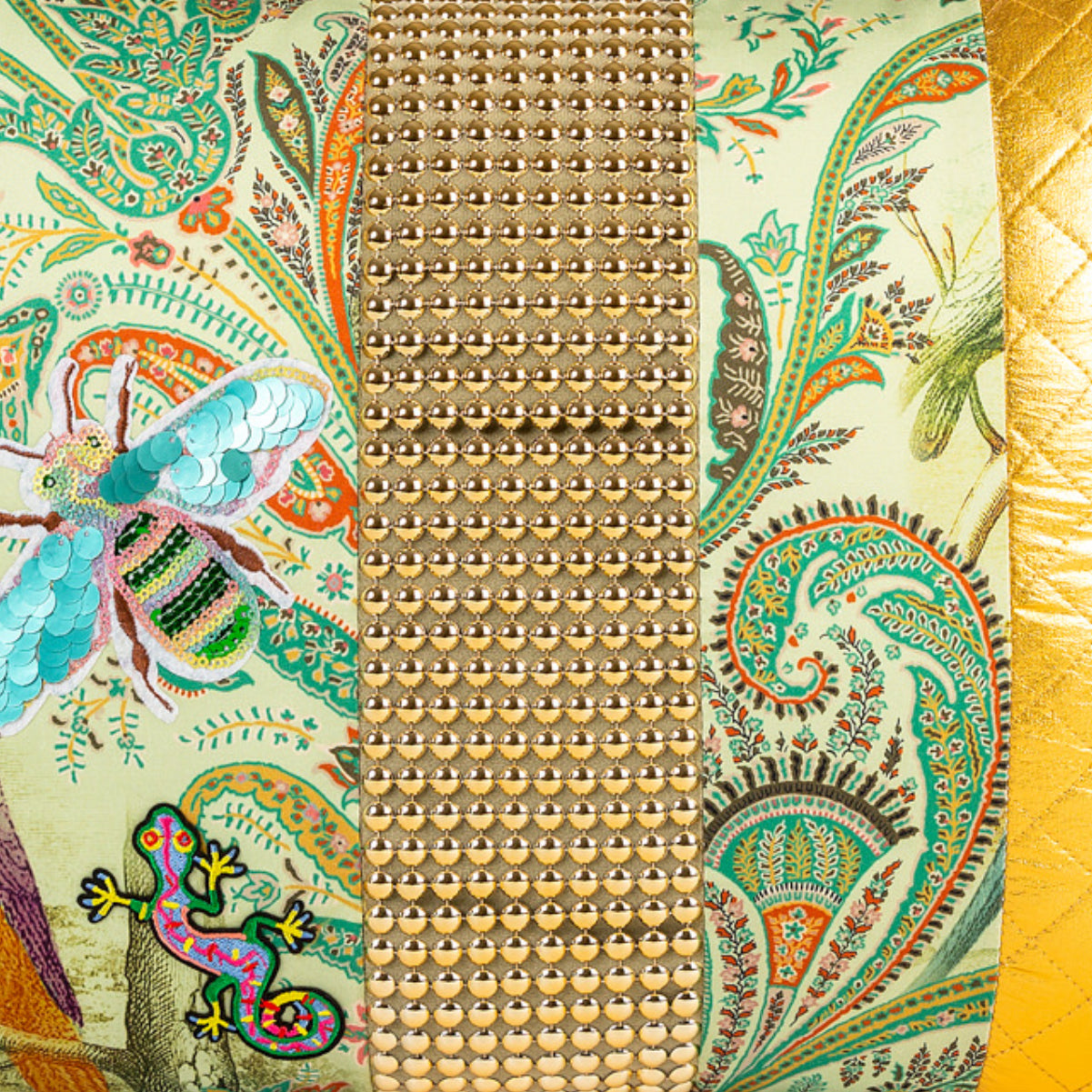 Almofada DINJA 37x45 Pássaros e Lagarto com Aplicações Douradas e verso Veludo Verde