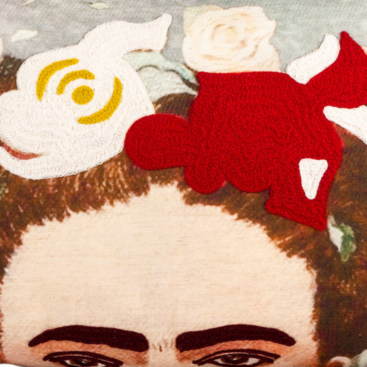 Almofada DINJA 37x65 Frida Kahlo com Flores Bordadas e Céu