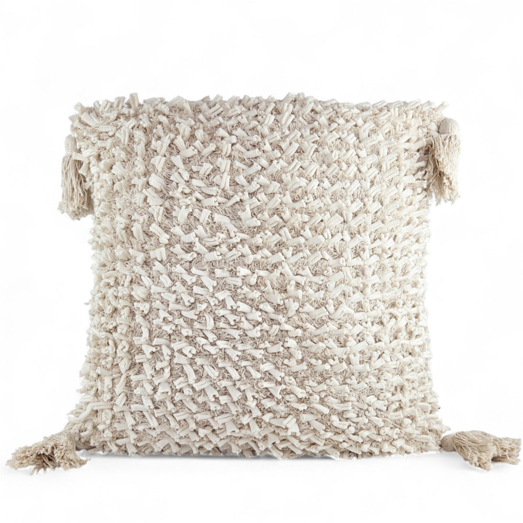 Almofada DINJA 45x45 com efeito frocos e pompons em franja cor Bege Natural