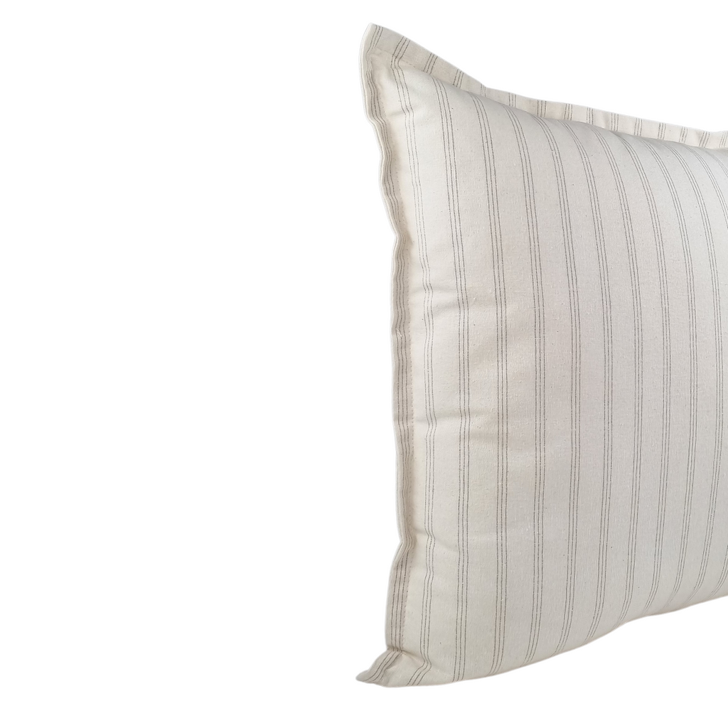 Almofada DINJA 50x50 Linho Cru com risca fina tripla Castanha e rebordo