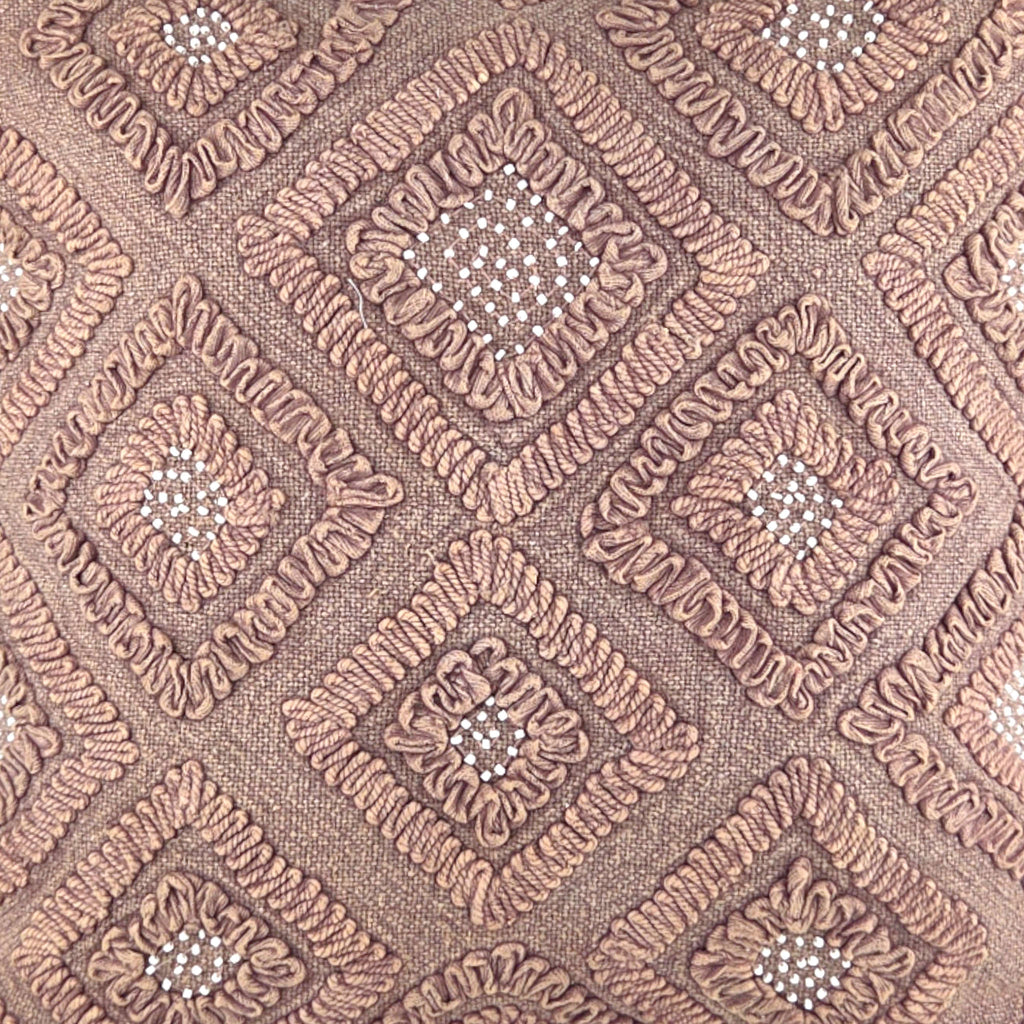 Almofada DINJA 50x50 em tecido Terracota com aplicações metálicas