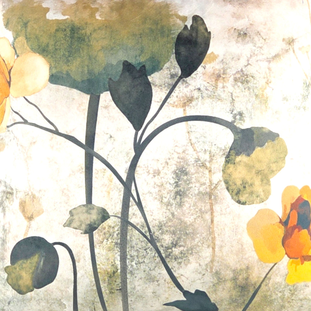 Almofada FJURI 45x45 com pintura Floral e tons de Verde e Amarelo com franja Verde escura