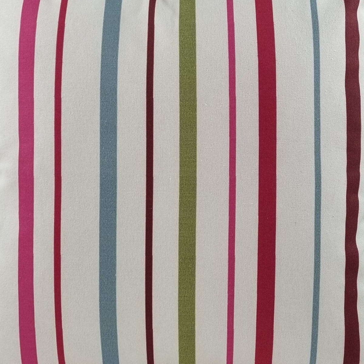 Almofada KULURI 45x45 Riscas Rosa Verde e Azul com vivo Rosa