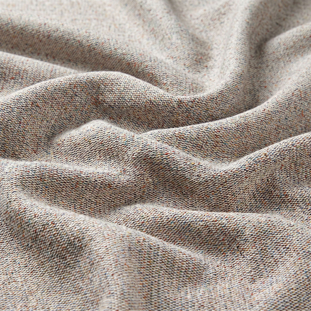 Almofada KULURI 50x50 em tons de Laranja com padrão colorido e paleta