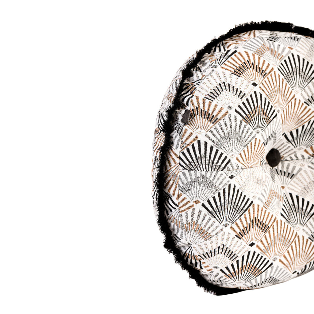 Almofada MUDELL redonda 45 Castanho Geométrico com Aplicação Dourada e Franja Preta